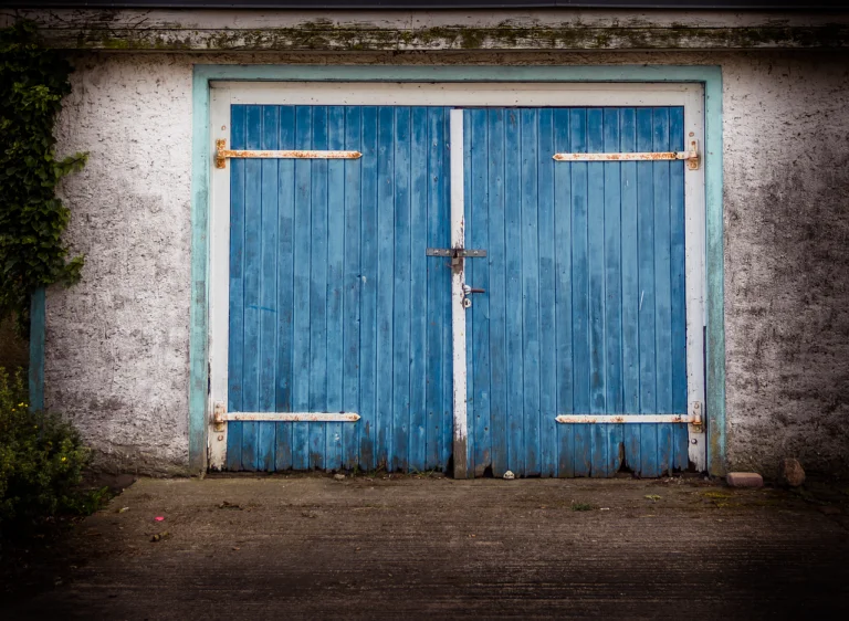 Garage, declutter, minimalist, minimalism
