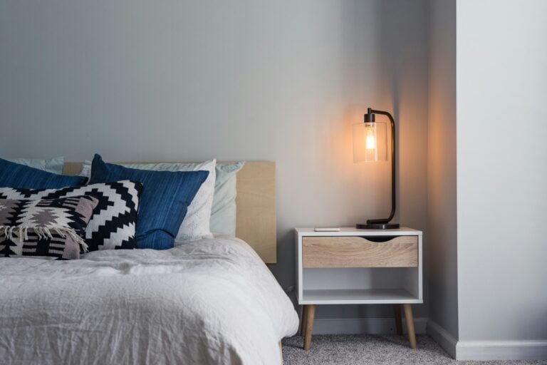 Declutter your bedroom - calm space